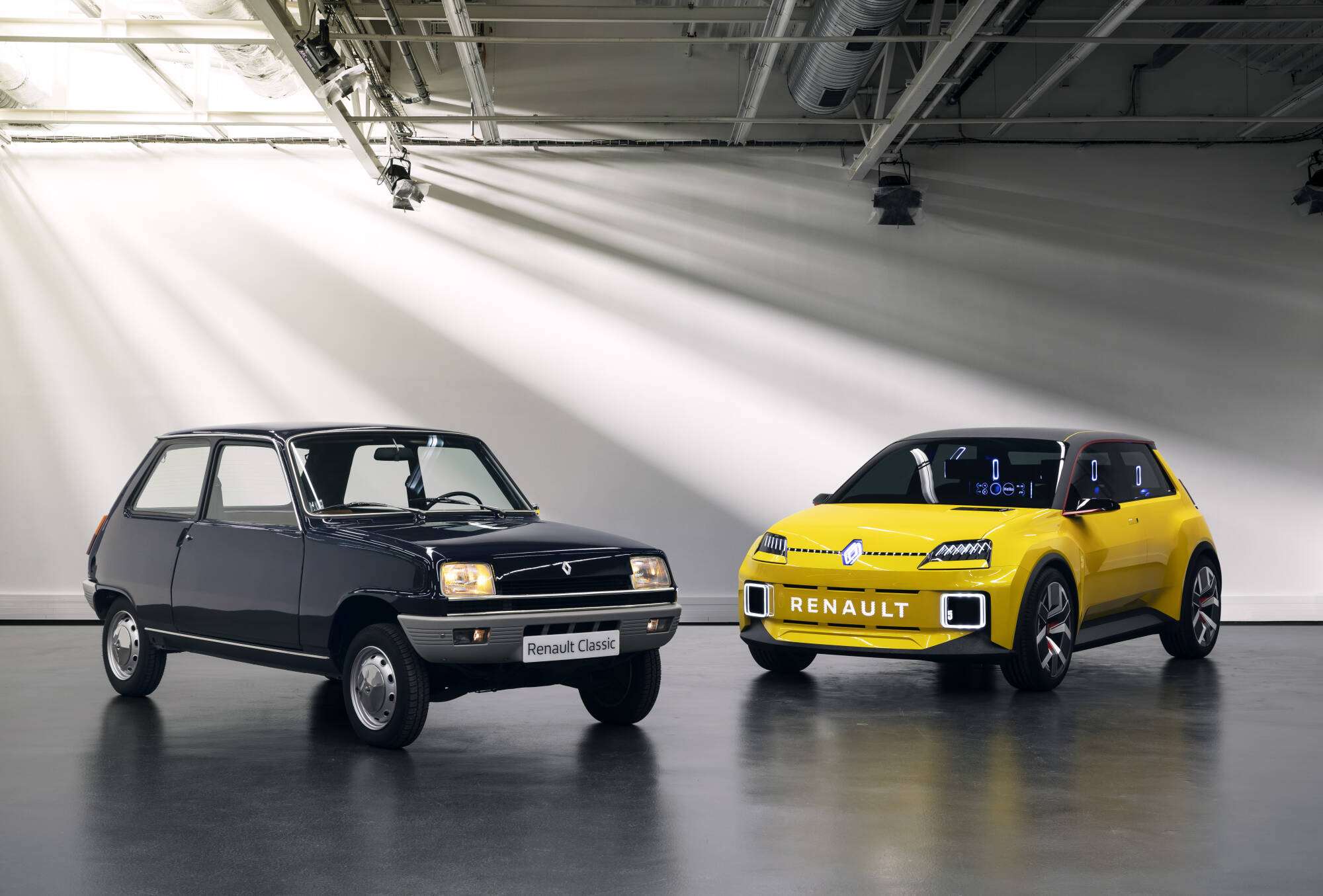 2021 RENAULT 5 PROTOTYPE AND RENAULT 5 TL
